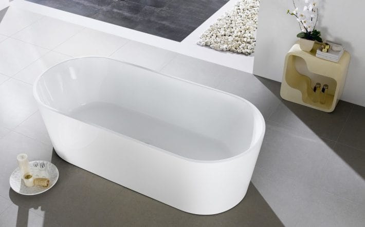 Kube Ovale 63'' White Free Standing Bathtub KFST1463